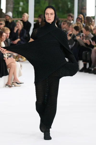 Look 25